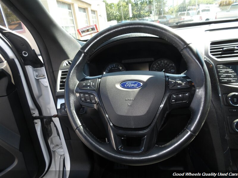 2017 Ford Explorer XLT photo 14
