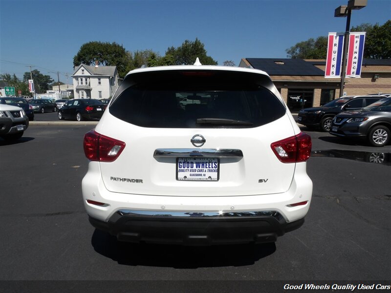 2020 Nissan Pathfinder SV photo 3