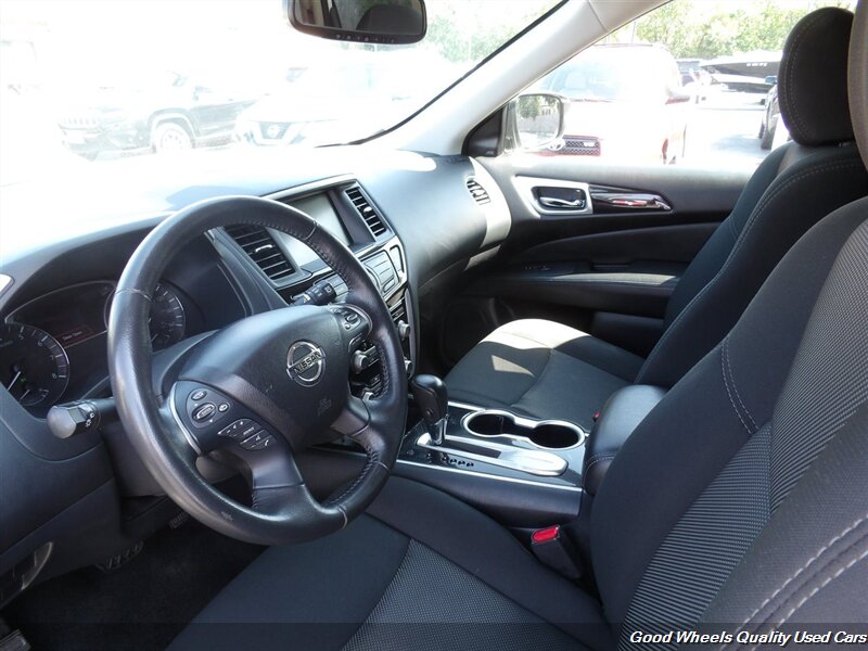 2020 Nissan Pathfinder SV photo 9