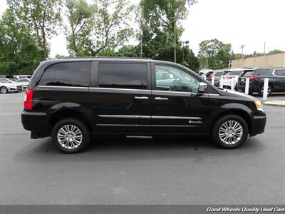 2015 Chrysler Town & Country Touring-L Braun Handicap Van - Photo 4 - Glassboro, NJ 08028