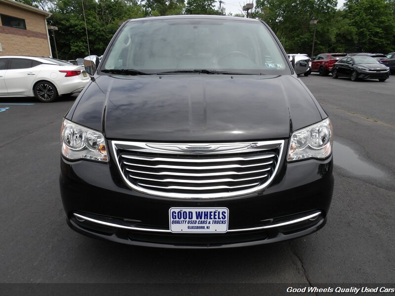 2015 Chrysler Town & Country Touring-L Braun Handicap Van - Photo 2 - Glassboro, NJ 08028