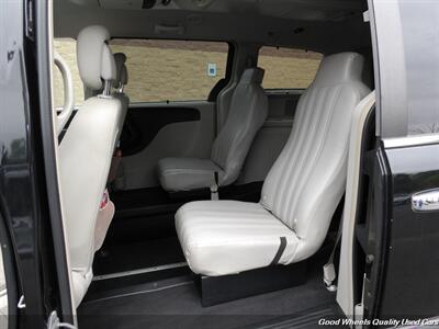 2015 Chrysler Town & Country Touring-L Braun Handicap Van - Photo 14 - Glassboro, NJ 08028