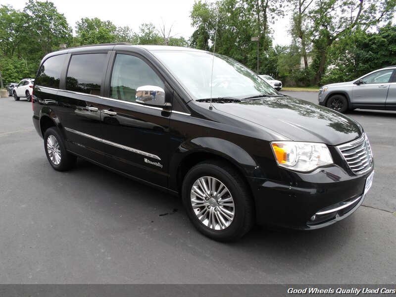 2015 Chrysler Town & Country Touring-L Braun Handicap Van - Photo 3 - Glassboro, NJ 08028