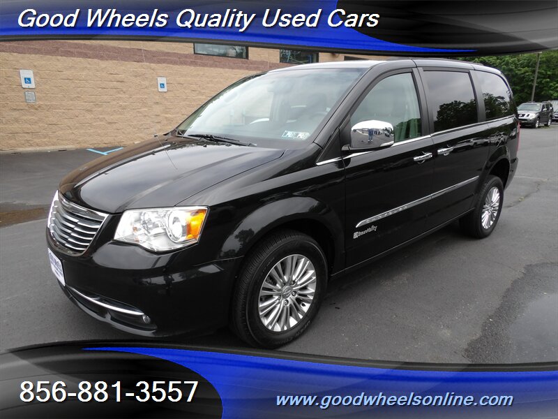 2015 Chrysler Town & Country Touring-L  Braun Handicap Van