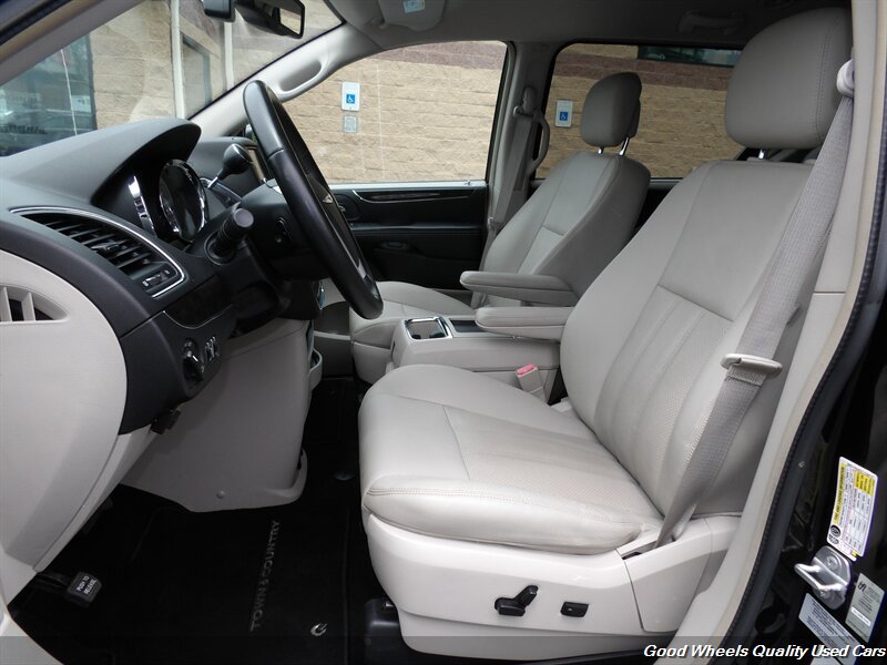 2015 Chrysler Town & Country Touring-L Braun Handicap Van - Photo 13 - Glassboro, NJ 08028