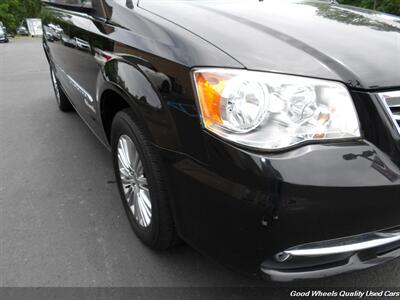 2015 Chrysler Town & Country Touring-L Braun Handicap Van - Photo 10 - Glassboro, NJ 08028