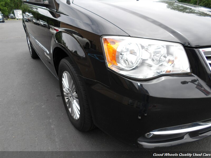 2015 Chrysler Town & Country Touring-L Braun Handicap Van - Photo 10 - Glassboro, NJ 08028