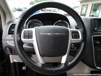 2015 Chrysler Town & Country Touring-L Braun Handicap Van - Photo 17 - Glassboro, NJ 08028