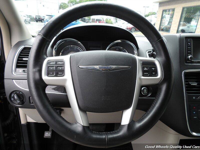2015 Chrysler Town & Country Touring-L Braun Handicap Van - Photo 17 - Glassboro, NJ 08028