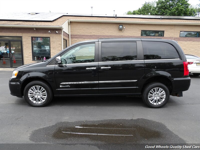 2015 Chrysler Town & Country Touring-L Braun Handicap Van - Photo 8 - Glassboro, NJ 08028