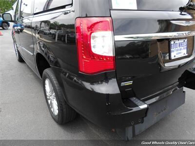 2015 Chrysler Town & Country Touring-L Braun Handicap Van - Photo 9 - Glassboro, NJ 08028