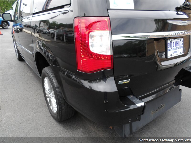 2015 Chrysler Town & Country Touring-L Braun Handicap Van - Photo 9 - Glassboro, NJ 08028