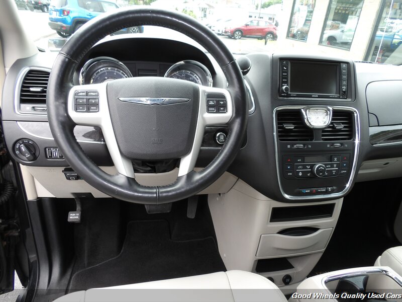 2015 Chrysler Town & Country Touring-L Braun Handicap Van - Photo 16 - Glassboro, NJ 08028