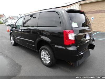 2015 Chrysler Town & Country Touring-L Braun Handicap Van - Photo 7 - Glassboro, NJ 08028
