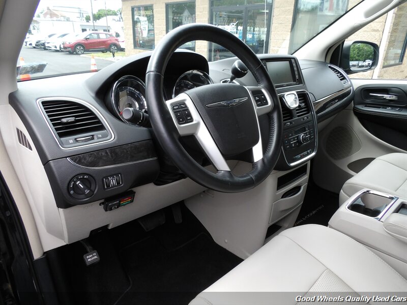 2015 Chrysler Town & Country Touring-L Braun Handicap Van - Photo 12 - Glassboro, NJ 08028