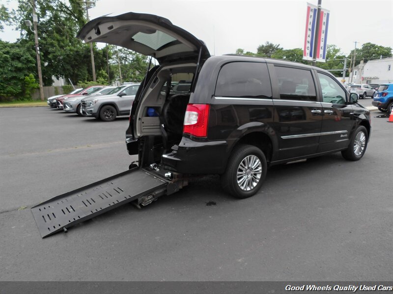 2015 Chrysler Town & Country Touring-L Braun Handicap Van - Photo 27 - Glassboro, NJ 08028