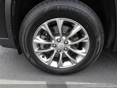2020 Jeep Cherokee Latitude Plus   - Photo 9 - Glassboro, NJ 08028