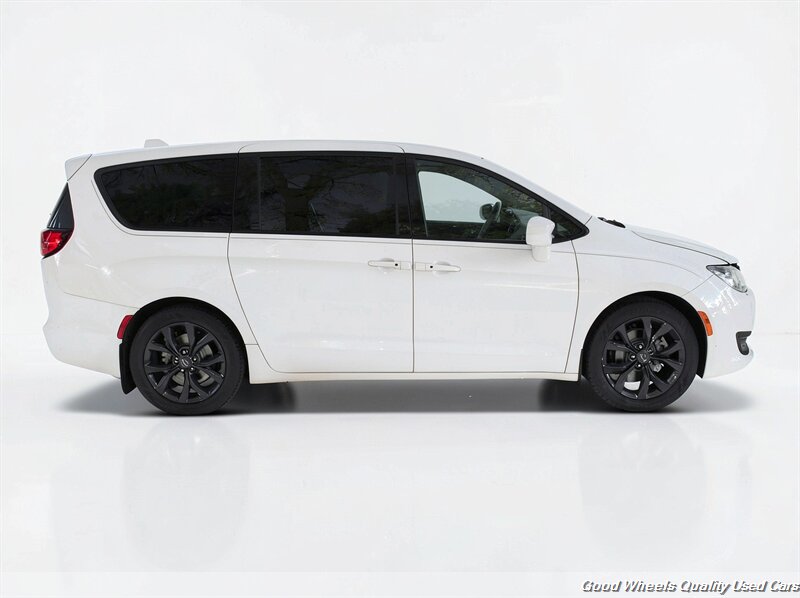 2019 Chrysler Pacifica Touring Plus - Photo 4 - Glassboro, NJ 08028