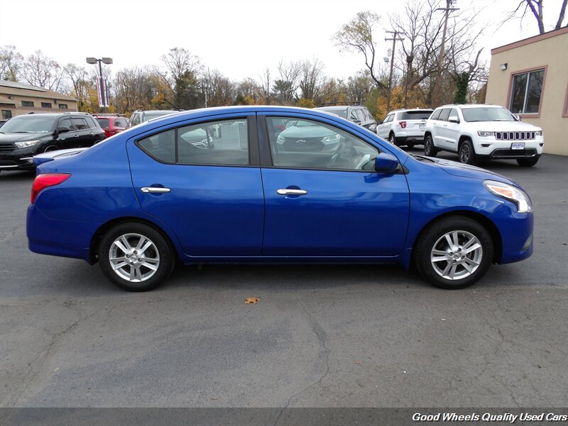 2015 Nissan Versa 1.6 SV photo 3