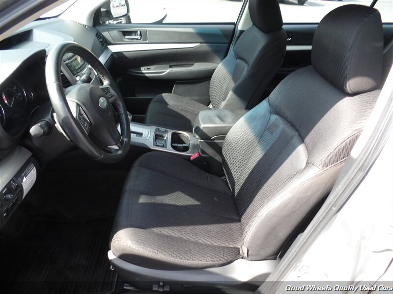 2012 Subaru Legacy 2.5i Premium photo 12