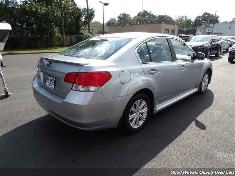 2012 Subaru Legacy 2.5i Premium photo 4