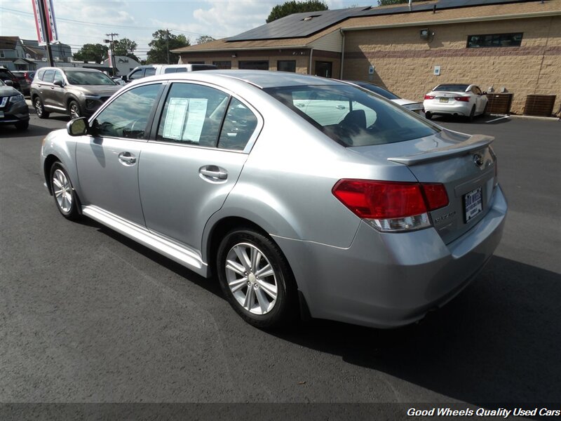 2012 Subaru Legacy 2.5i Premium photo 6