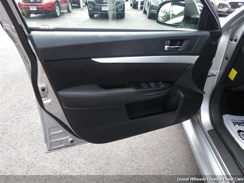 2012 Subaru Legacy 2.5i Premium photo 23