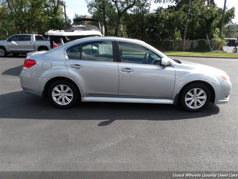 2012 Subaru Legacy 2.5i Premium photo 3