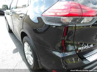 2017 Nissan Rogue SV   - Photo 9 - Glassboro, NJ 08028