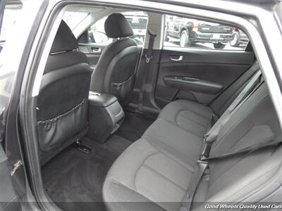 2017 Kia Optima LX   - Photo 15 - Glassboro, NJ 08028