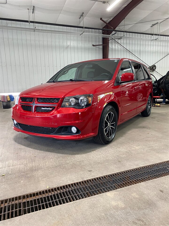 2016 Dodge Grand Caravan R/T - Photo 1 - Metropolis, IL 62960
