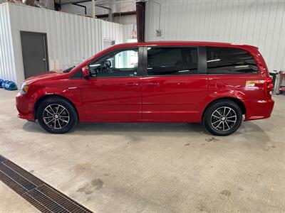 2016 Dodge Grand Caravan R/T   - Photo 3 - Metropolis, IL 62960