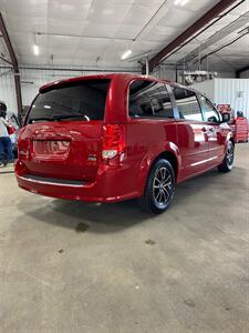 2016 Dodge Grand Caravan R/T   - Photo 6 - Metropolis, IL 62960