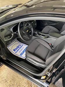 2022 Chevrolet Malibu LT   - Photo 9 - Metropolis, IL 62960