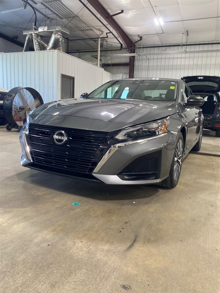 2024 Nissan Altima 2.5 SV   - Photo 1 - Metropolis, IL 62960