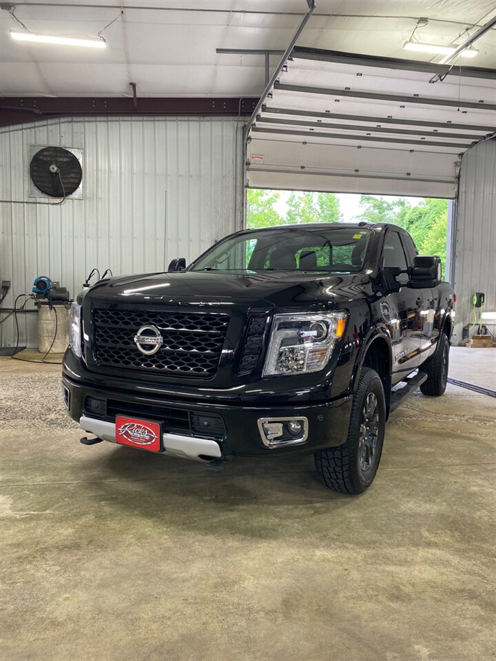 2018 Nissan Titan PRO-4X   - Photo 1 - Metropolis, IL 62960