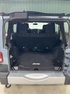 2015 Jeep Wagoneer Sahara  Unlimited - Photo 23 - Metropolis, IL 62960