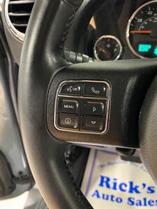 2015 Jeep Wagoneer Sahara  Unlimited - Photo 13 - Metropolis, IL 62960