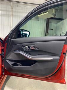 2021 BMW 330e xDrive - Photo 24 - Metropolis, IL 62960