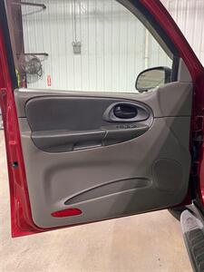 2003 Chevrolet Trailblazer EXT LS   - Photo 19 - Metropolis, IL 62960