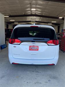 2019 Chrysler Pacifica Touring L   - Photo 6 - Metropolis, IL 62960