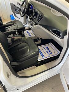 2019 Chrysler Pacifica Touring L   - Photo 13 - Metropolis, IL 62960