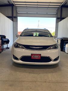 2019 Chrysler Pacifica Touring L   - Photo 2 - Metropolis, IL 62960