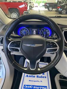 2019 Chrysler Pacifica Touring L   - Photo 11 - Metropolis, IL 62960