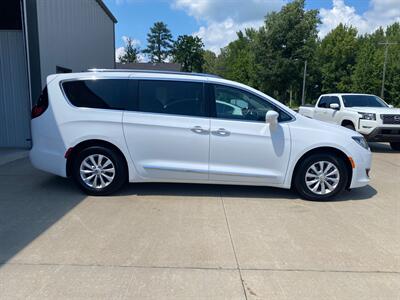 2019 Chrysler Pacifica Touring L   - Photo 4 - Metropolis, IL 62960