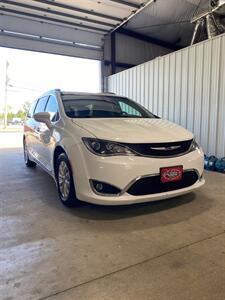 2019 Chrysler Pacifica Touring L   - Photo 1 - Metropolis, IL 62960