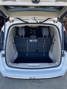 2019 Chrysler Pacifica Touring L   - Photo 19 - Metropolis, IL 62960
