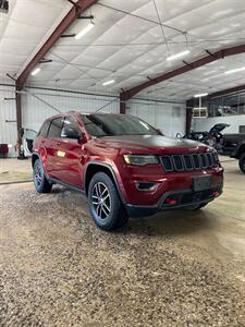 2017 Jeep Grand Cherokee Trailhawk   - Photo 2 - Metropolis, IL 62960