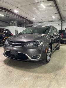 2020 Chrysler Pacifica Limited Minivan