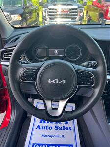 2022 Kia Niro LX - Photo 11 - Metropolis, IL 62960